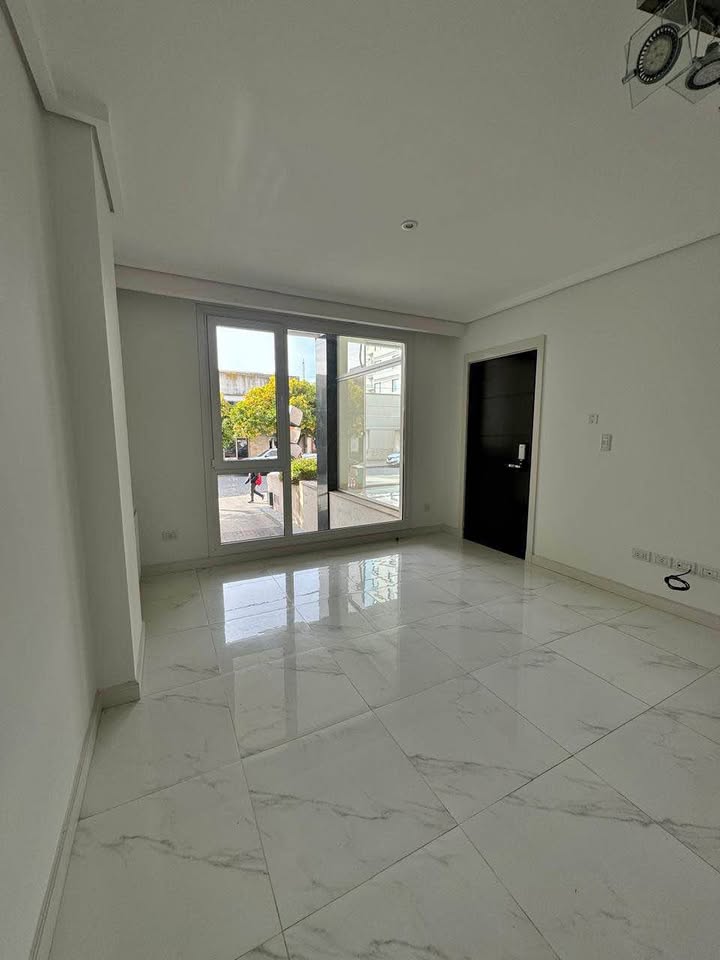 Departamento en edificio con SUM completamente equipado y terraza