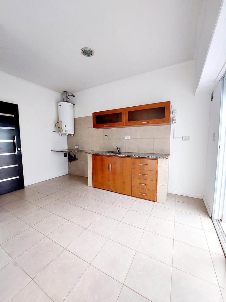 Departamento de dos dormitorios en planta alta con balcón terraza